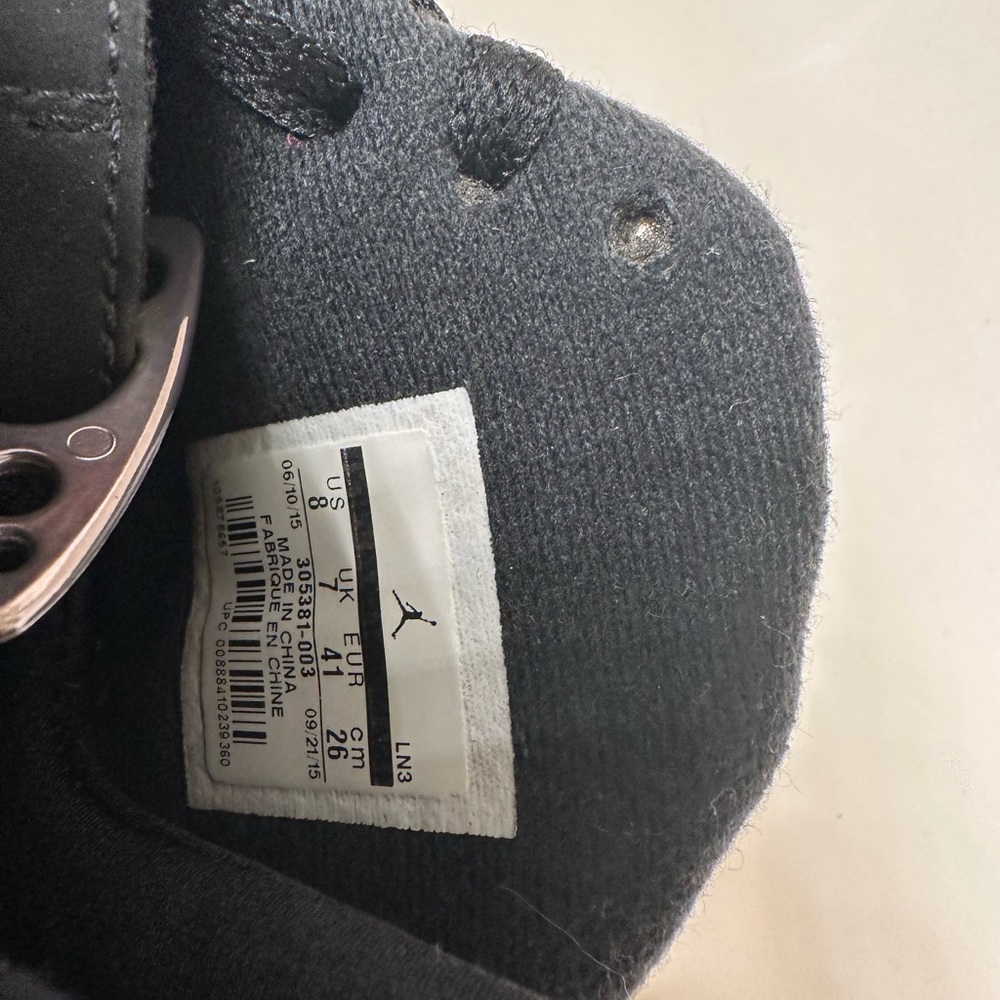 Chrome 8 Jordan’s Size 8 gently used - Picture 4 of 5